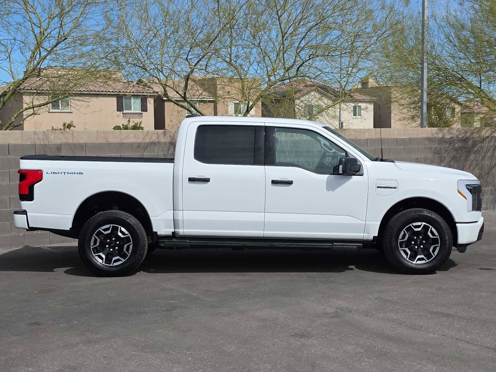 Used 2022 Ford F150 Lightning XLT image 10