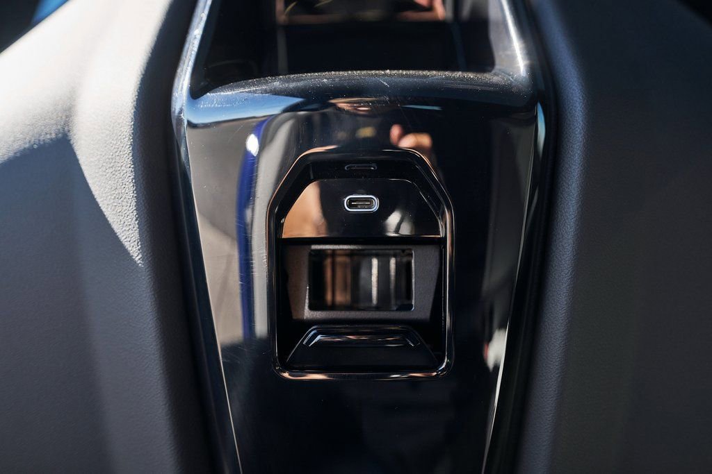 Used 2025 BMW M5 Touring image 48