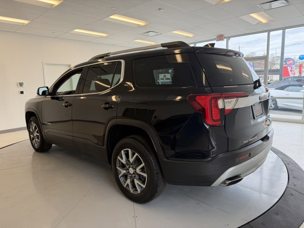 Used 2023 GMC Acadia SLT image 57