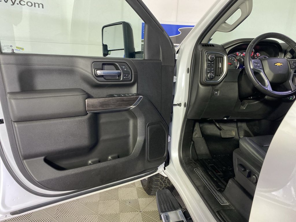 Used 2022 Chevrolet Silverado 2500 LTZ w/ LTZ Plus Package AWD/4WD image 29