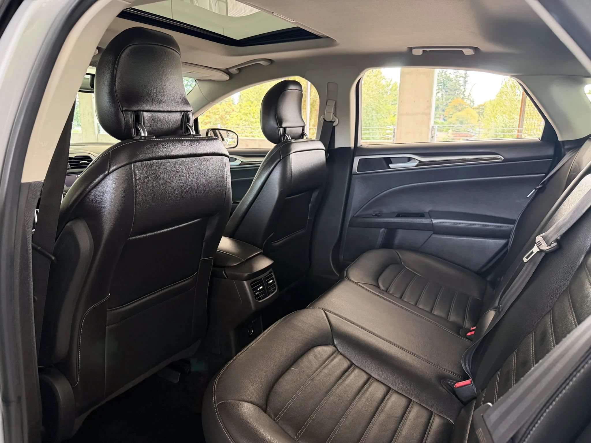 Used 2014 Ford Fusion SE w/ Equipment Group 202A FWD image 19