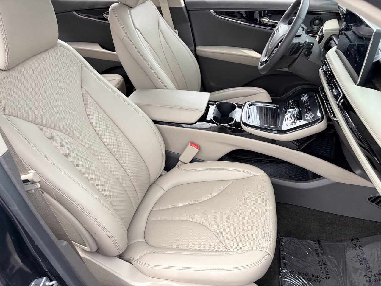 Used 2023 Lincoln Nautilus Reserve w/ Equipment Group 201A image 10