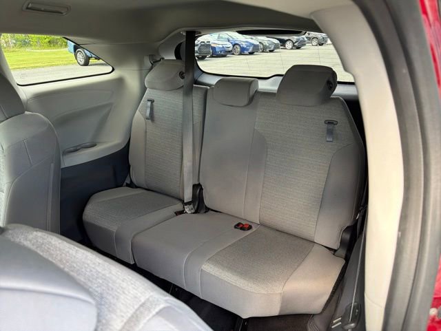 Used 2023 Toyota Sienna LE AWD/4WD image 14