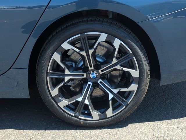 Used 2025 BMW 330i Sedan w/ Convenience Package image 10