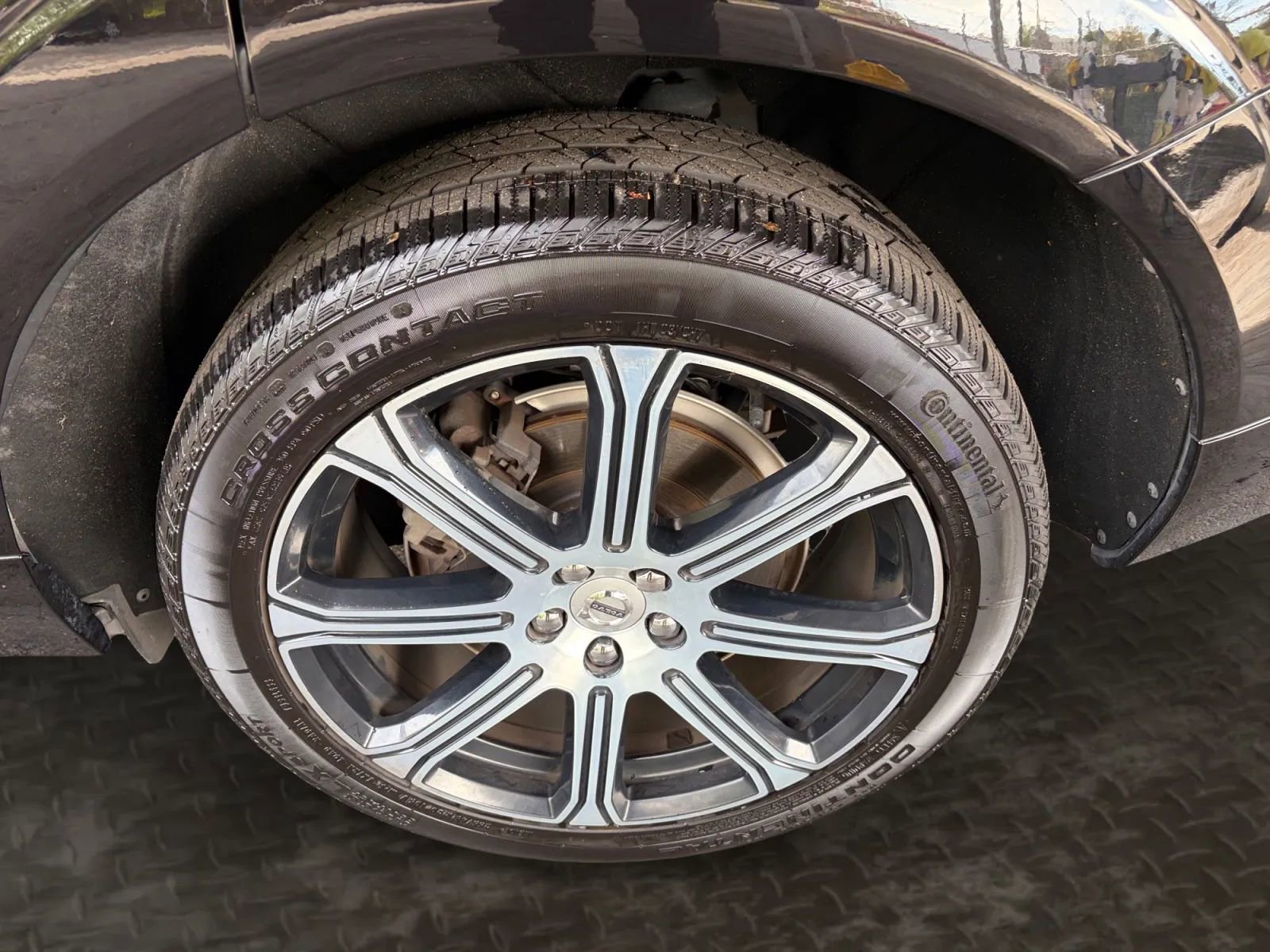 Used 2018 Volvo XC60 T6 Inscription w/ Convenience Package AWD/4WD image 39