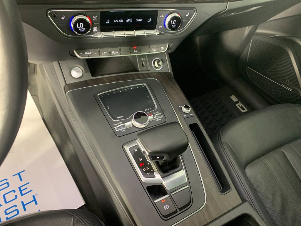 Used 2020 Audi Q5 e Premium Plus image 25