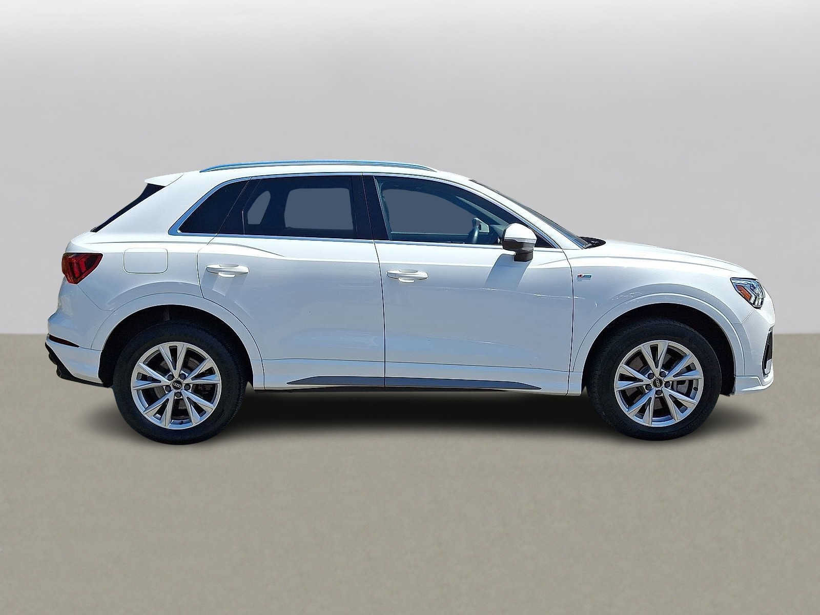 Certified 2023 Audi Q3 2.0T Premium Plus w/ Premium Plus Package AWD/4WD image 32