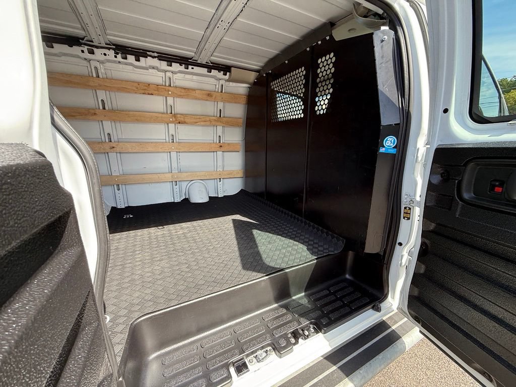 Used 2025 Chevrolet Express 2500 w/ Driver Convenience Package RWD image 28