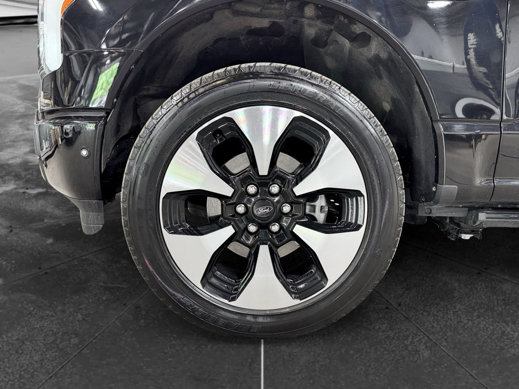 Used 2023 Ford F150 Lightning Platinum AWD/4WD image 32