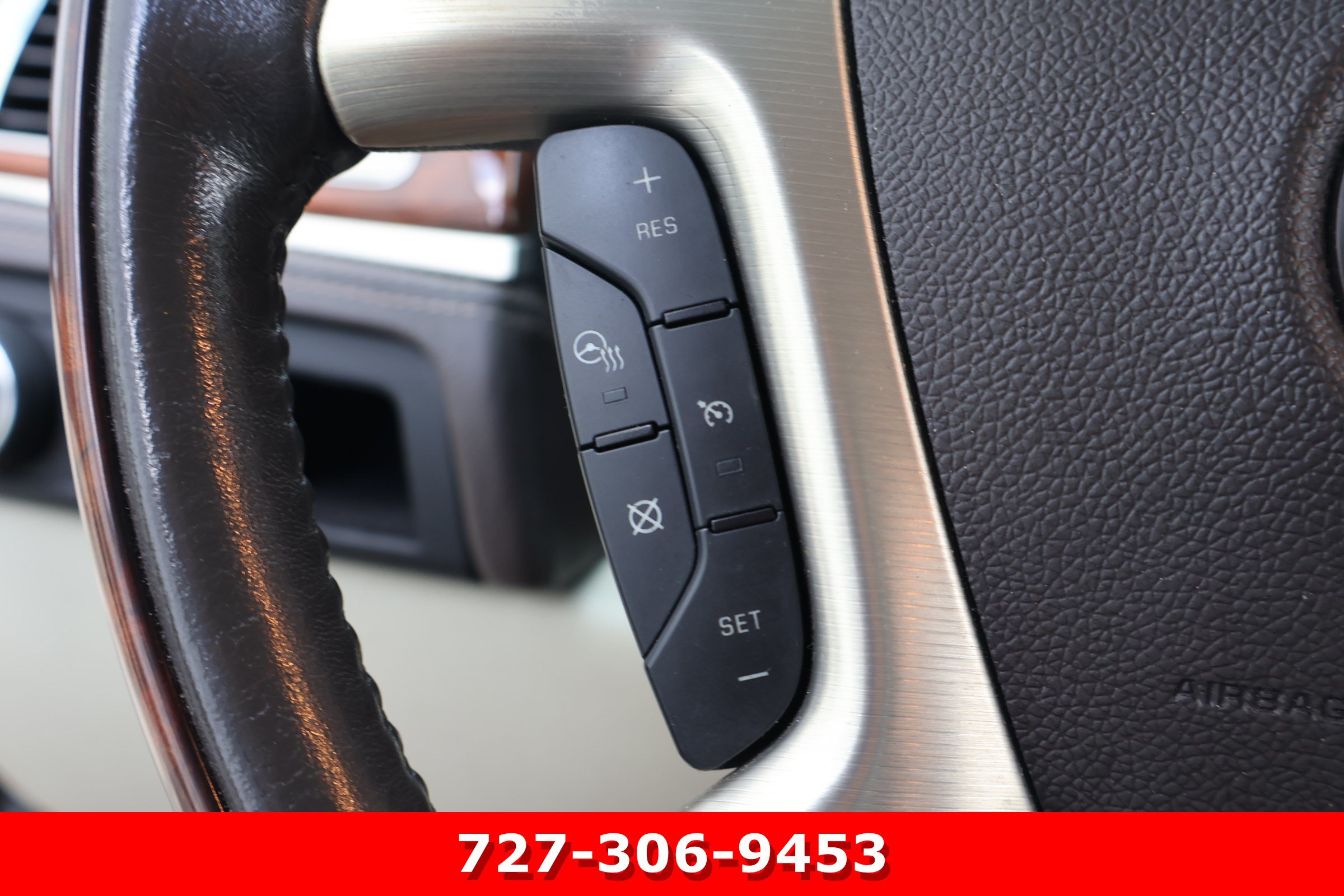 Used 2013 Cadillac Escalade ESV Platinum RWD image 28