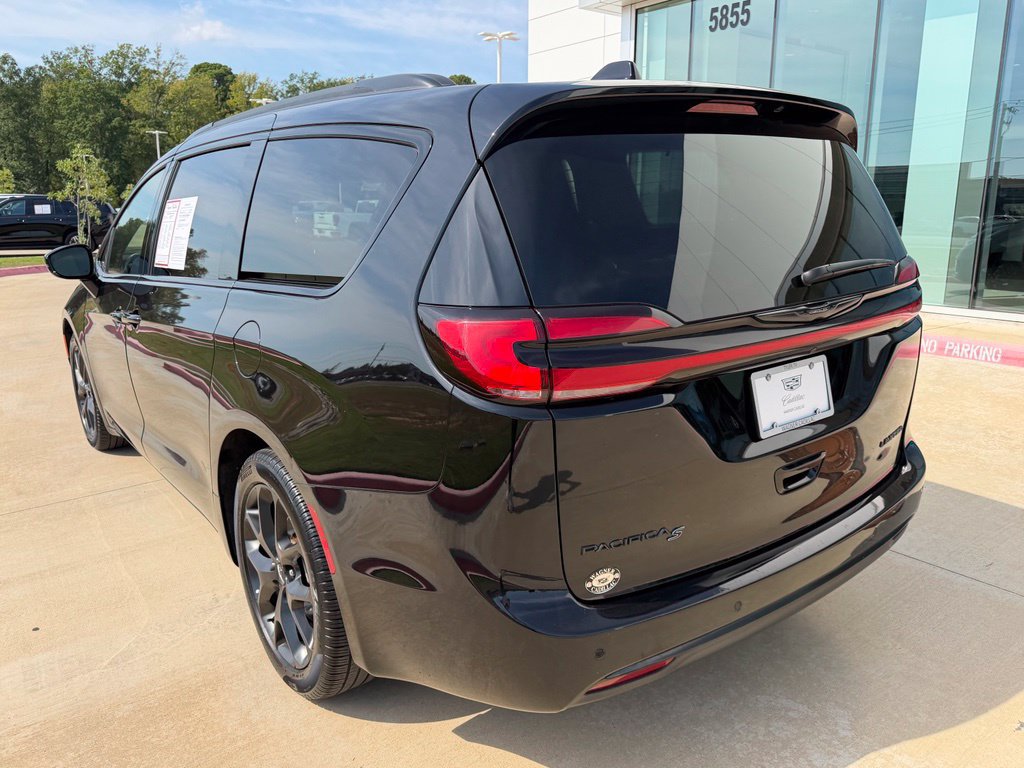 Used 2025 Chrysler Pacifica Limited FWD image 5