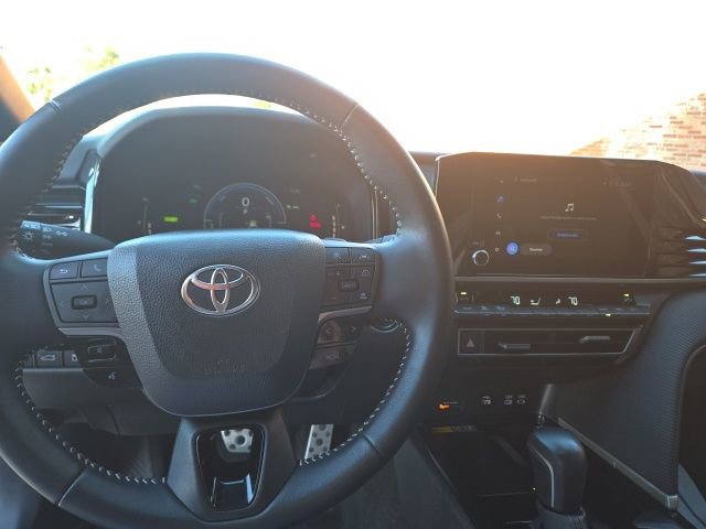 Used 2025 Toyota Camry SE image 12