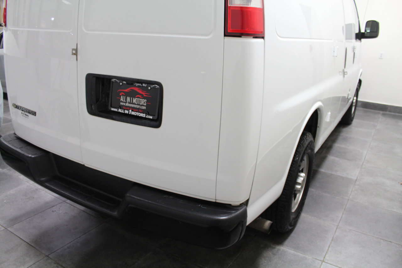 Used 2017 Chevrolet Express 2500 image 8