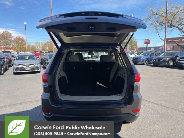 Used 2018 Jeep Grand Cherokee Laredo image 29