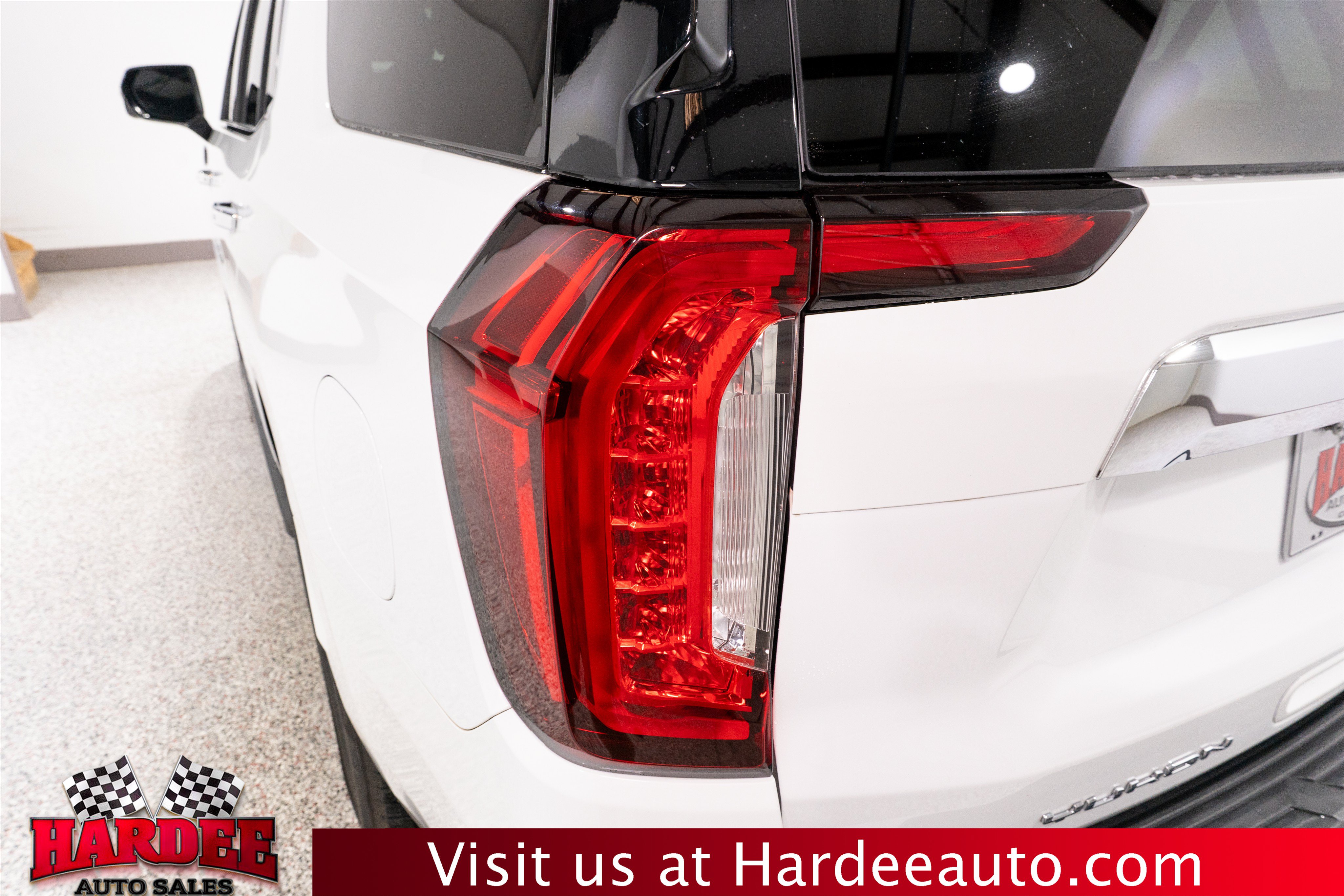 Used 2022 GMC Yukon SLT w/ SLT Premium Package RWD image 9