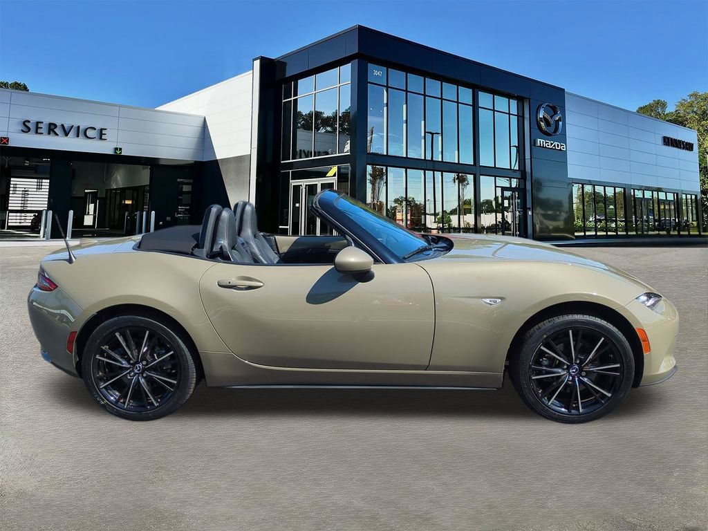 Used 2024 MAZDA MX-5 Miata Grand Touring RWD image 3