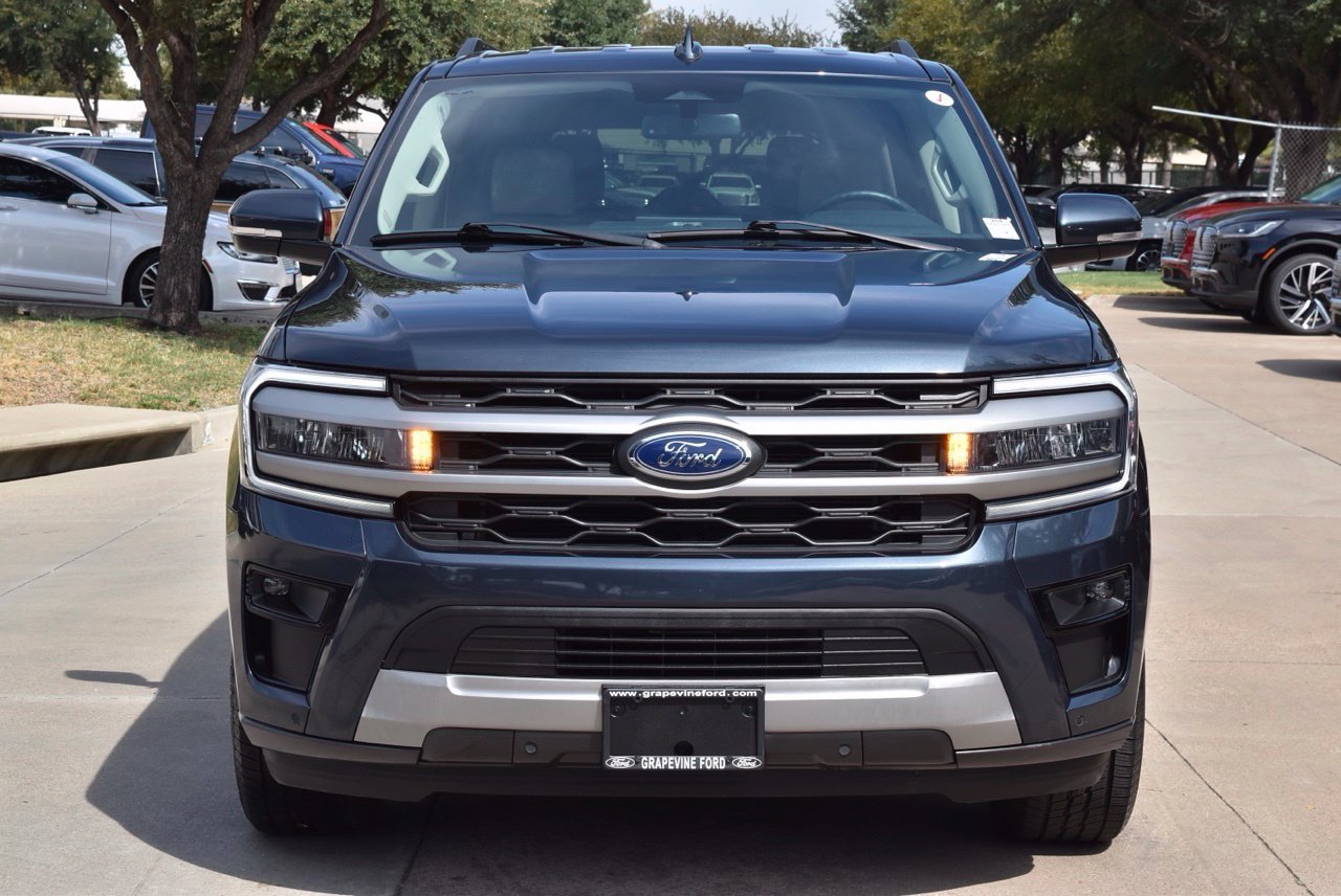 Used 2024 Ford Expedition XLT RWD image 3