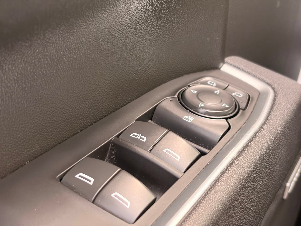 Used 2025 Chevrolet Silverado 1500 LT Trail Boss w/ Convenience Package II AWD/4WD image 17