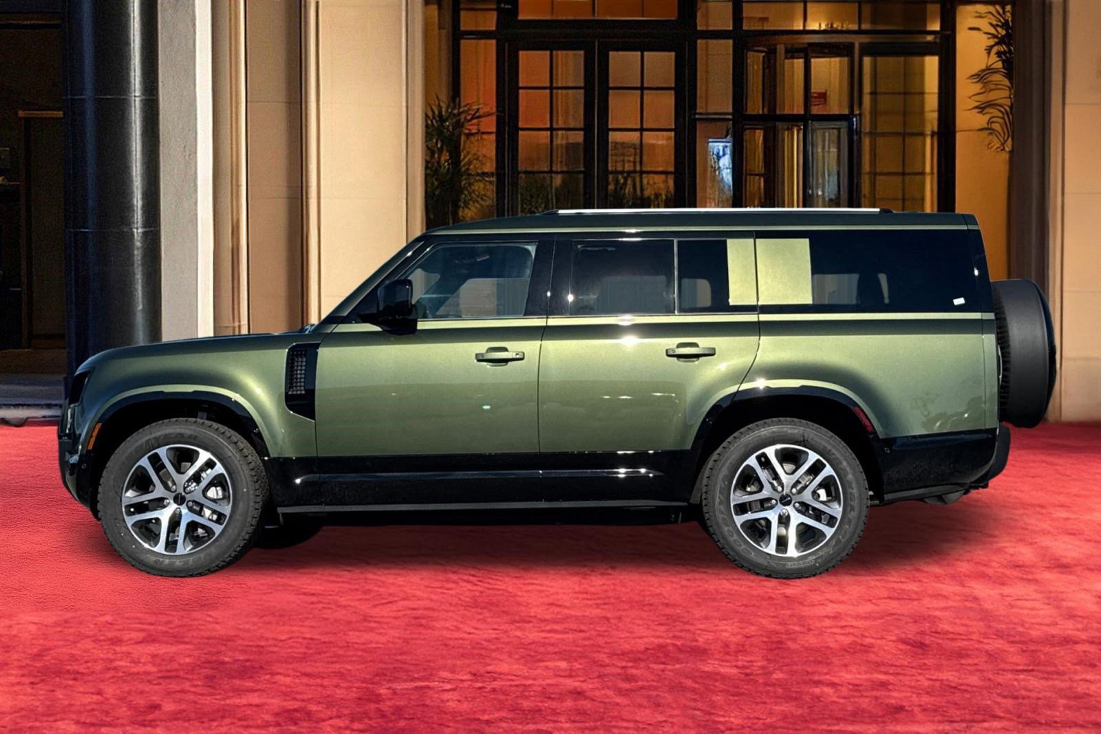 New 2026 Land Rover Defender 130 X-Dynamic SE image 2