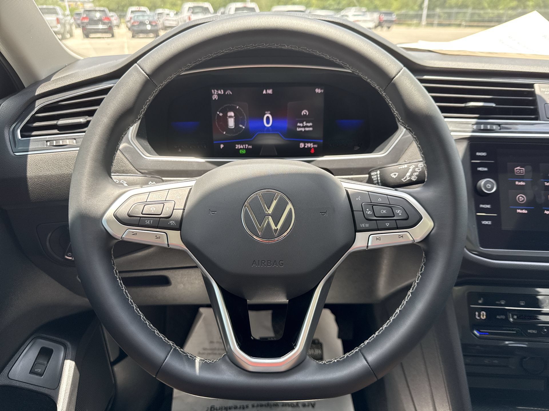 Used 2022 Volkswagen Tiguan SE w/ Panoramic Sunroof Package AWD/4WD image 11