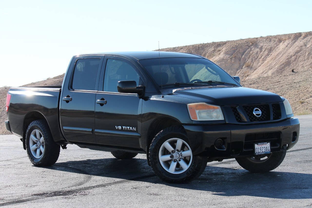Used 2010 Nissan Titan SE RWD image 2