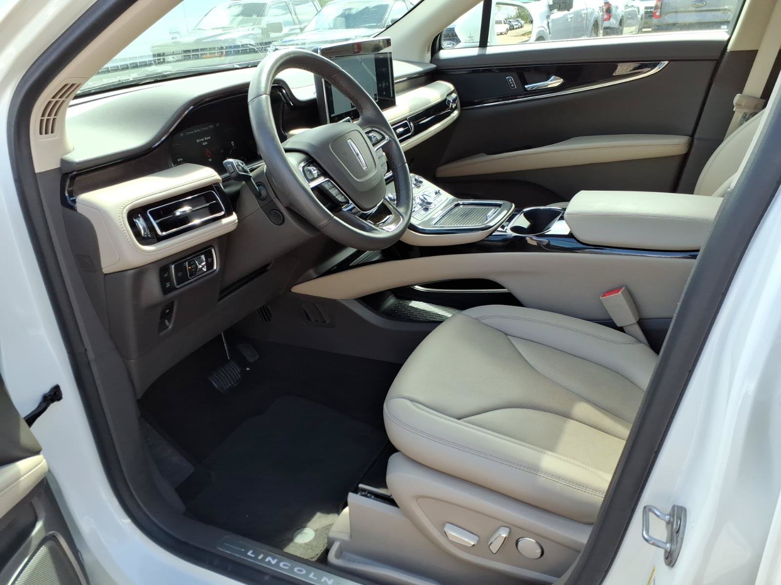 Used 2023 Lincoln Nautilus Reserve AWD/4WD image 11