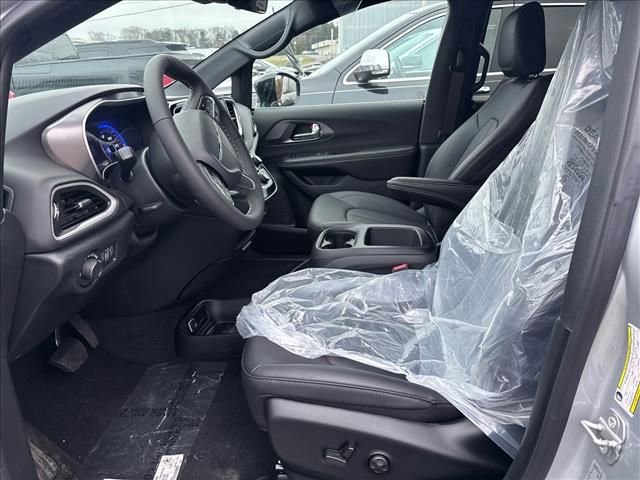 New 2026 Chrysler Voyager LX image 7