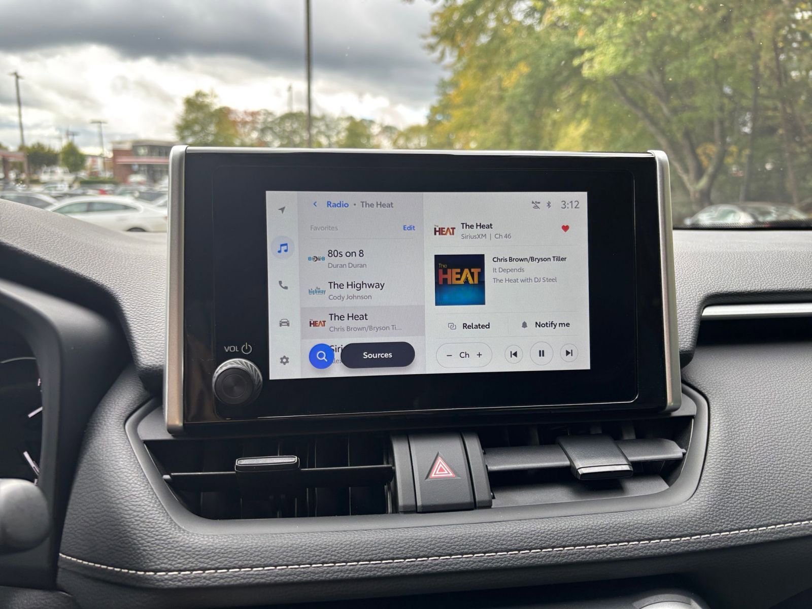 Used 2025 Toyota RAV4 XLE image 21