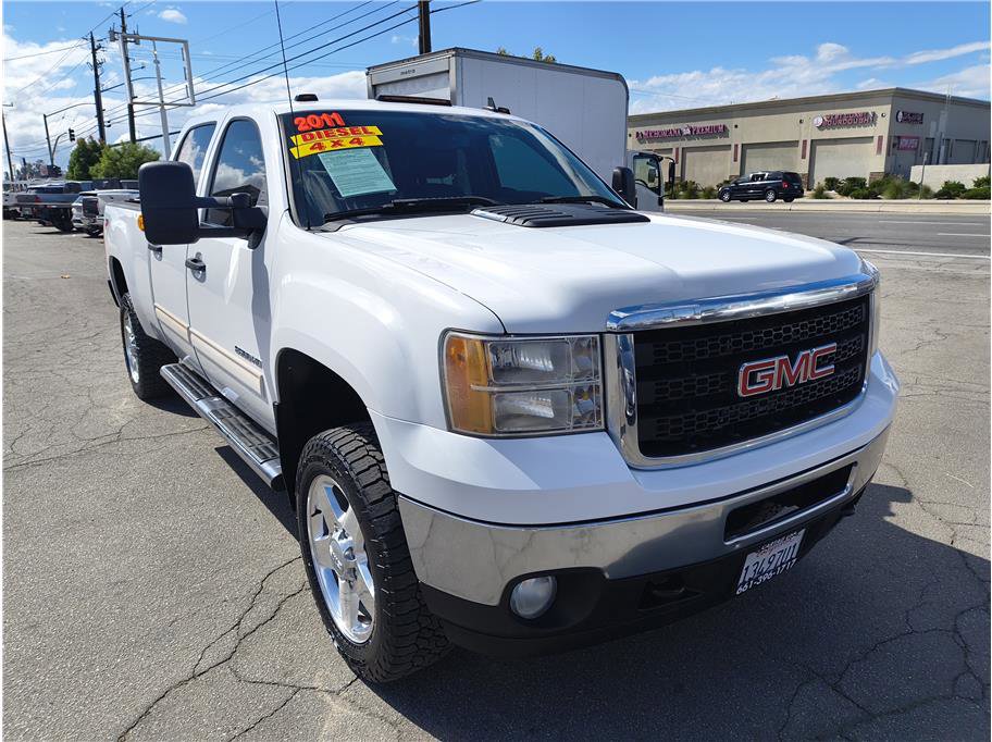Used 2011 GMC Sierra 2500 SLE w/ SLE Preferred Package AWD/4WD image 2