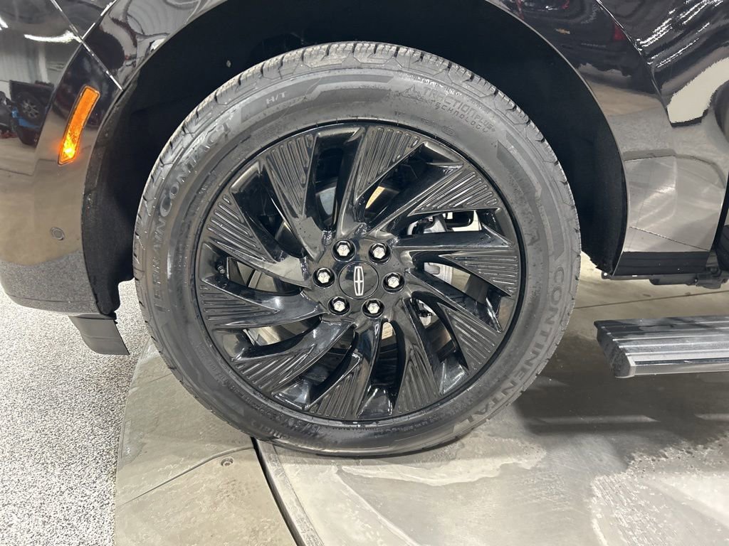 Used 2025 Lincoln Navigator Reserve w/ Jet Appearance Package image 38