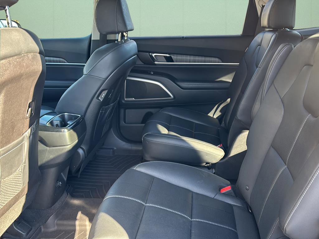 Used 2024 Kia Telluride EX w/ EX Captain's Chair Package image 21
