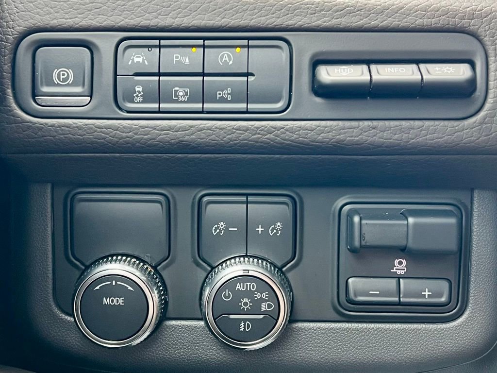 Used 2024 GMC Yukon XL Denali w/ Advanced Technology Package image 33