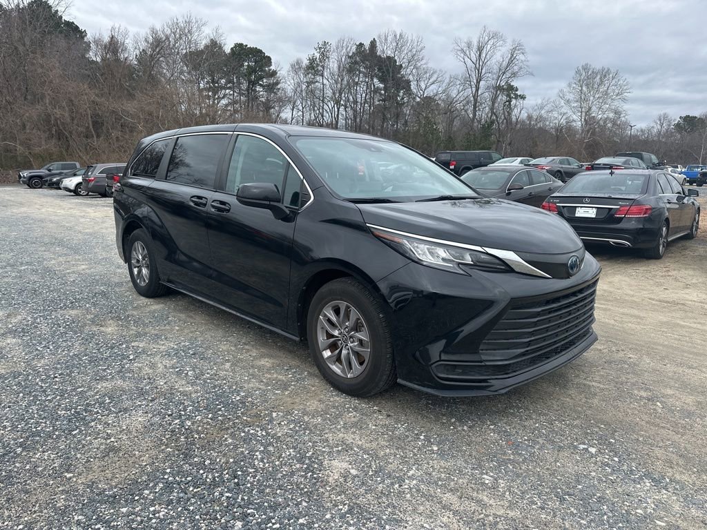 Used 2022 Toyota Sienna LE image 7