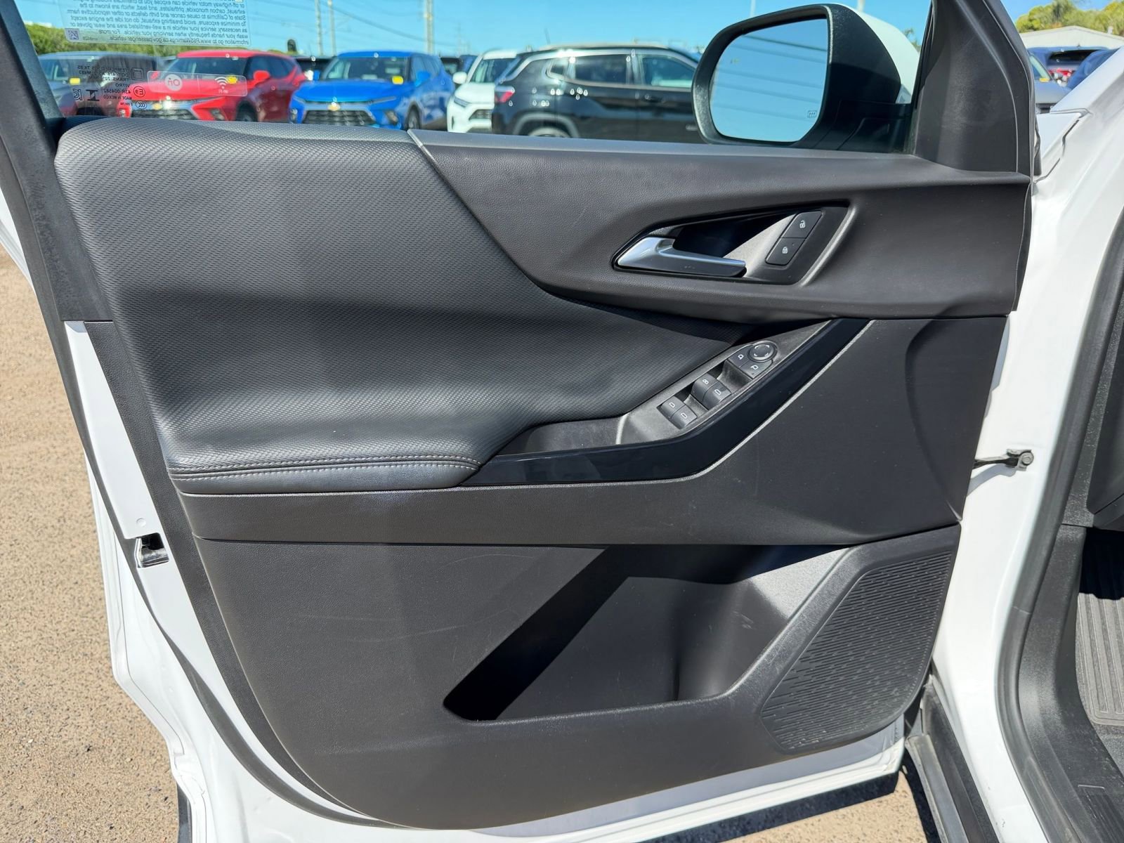 Used 2025 Chevrolet Equinox LT image 20