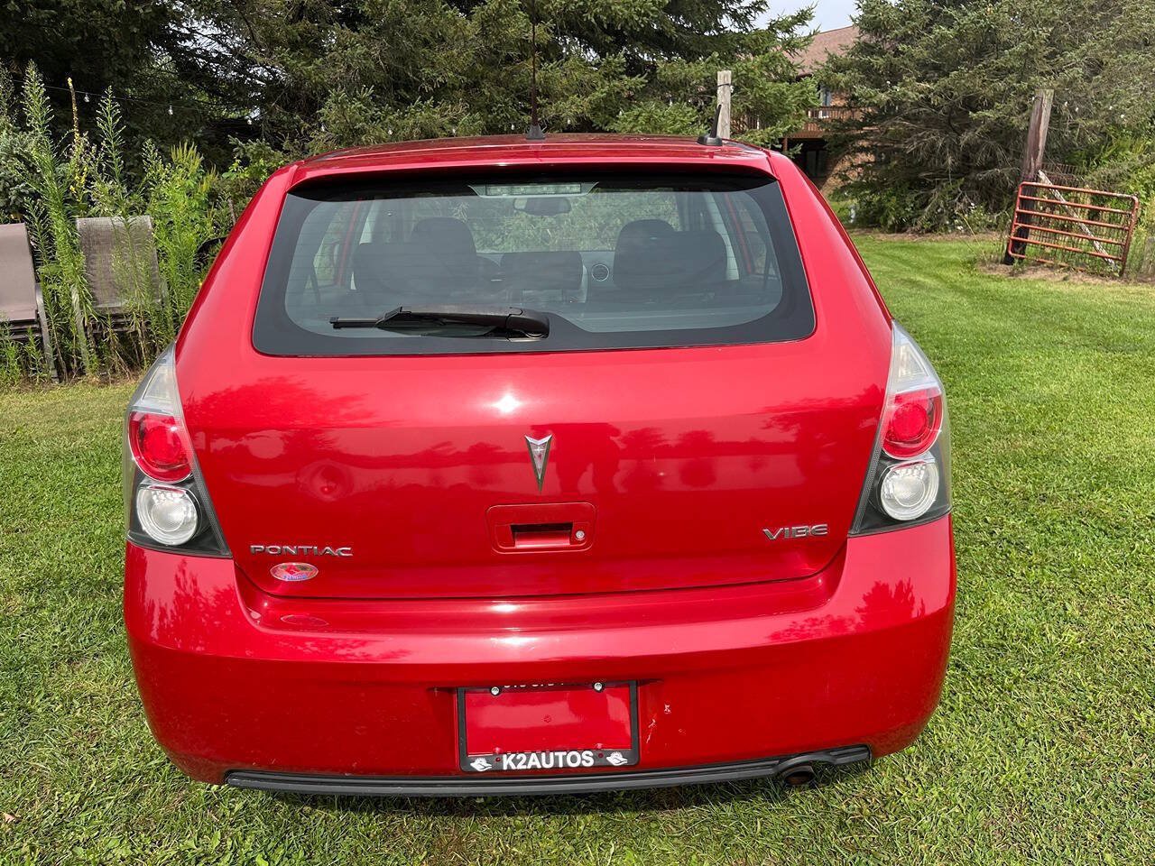 Used 2010 Pontiac Vibe w/ Preferred Package FWD image 9