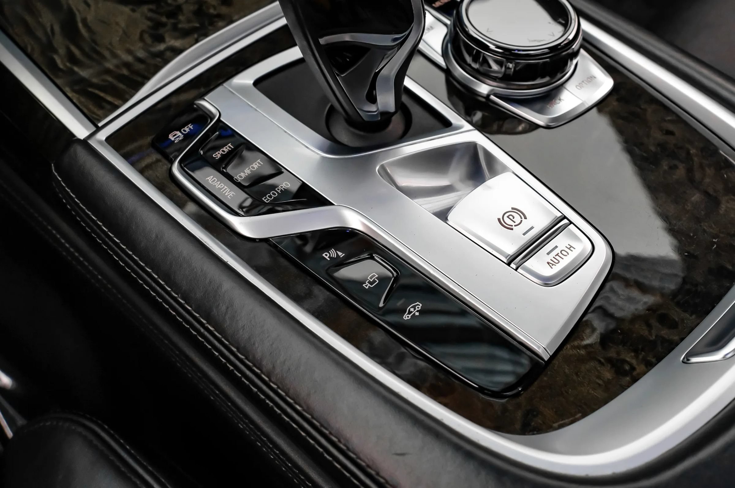 Used 2019 BMW 740i w/ Executive Package RWD image 24