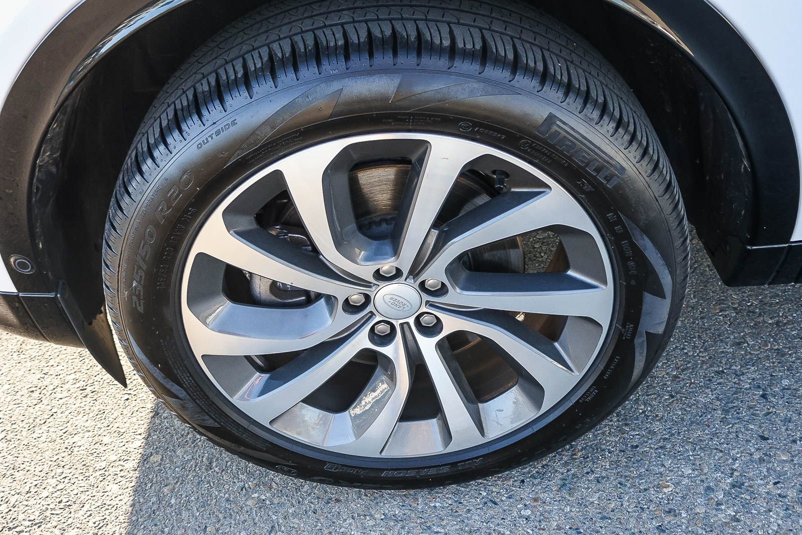 Used 2024 Land Rover Discovery Sport Dynamic SE image 12