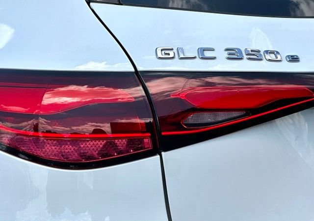 Used 2025 Mercedes-Benz GLC 350e 4MATIC image 9