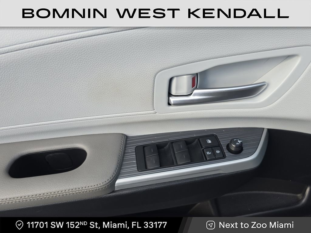 Used 2025 Toyota Sienna XLE image 13