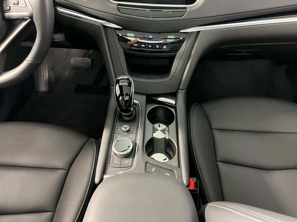 Used 2024 Cadillac XT6 Luxury w/ LPO, Floor Liner Package image 17