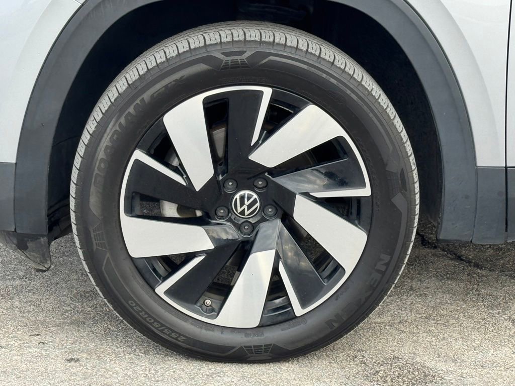 Used 2024 Volkswagen Atlas Cross Sport SE image 32