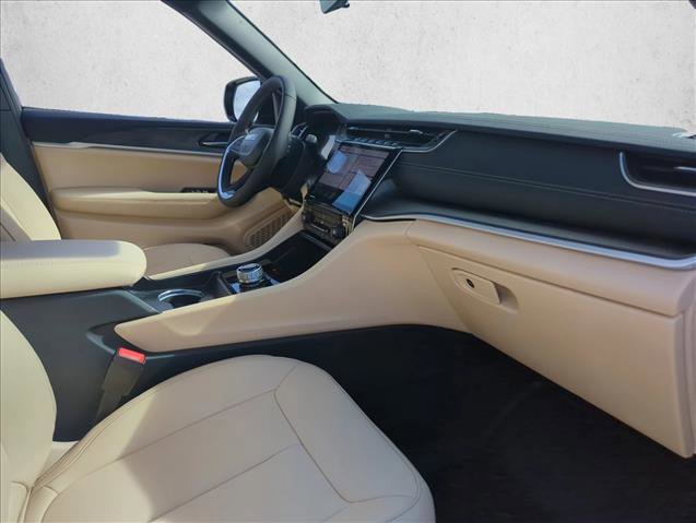 Used 2025 Jeep Grand Cherokee Limited image 20