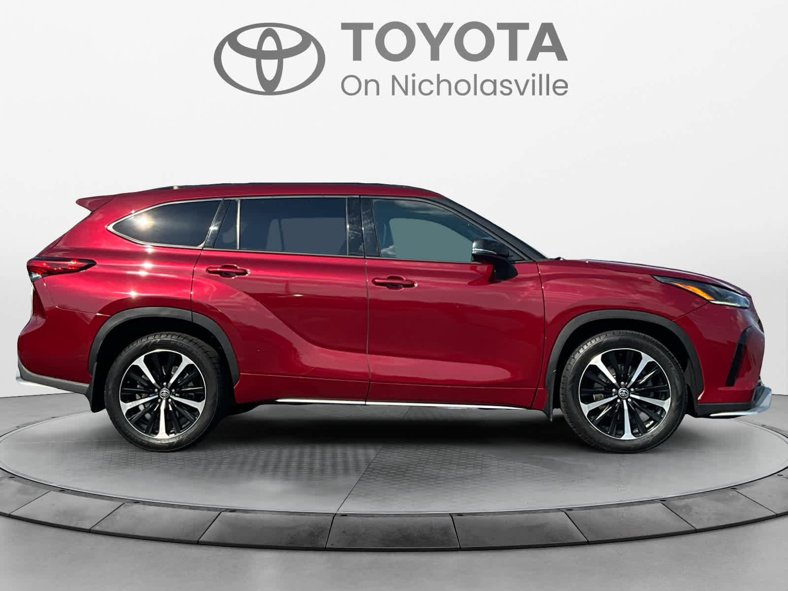 Used 2022 Toyota Highlander XSE AWD/4WD image 6