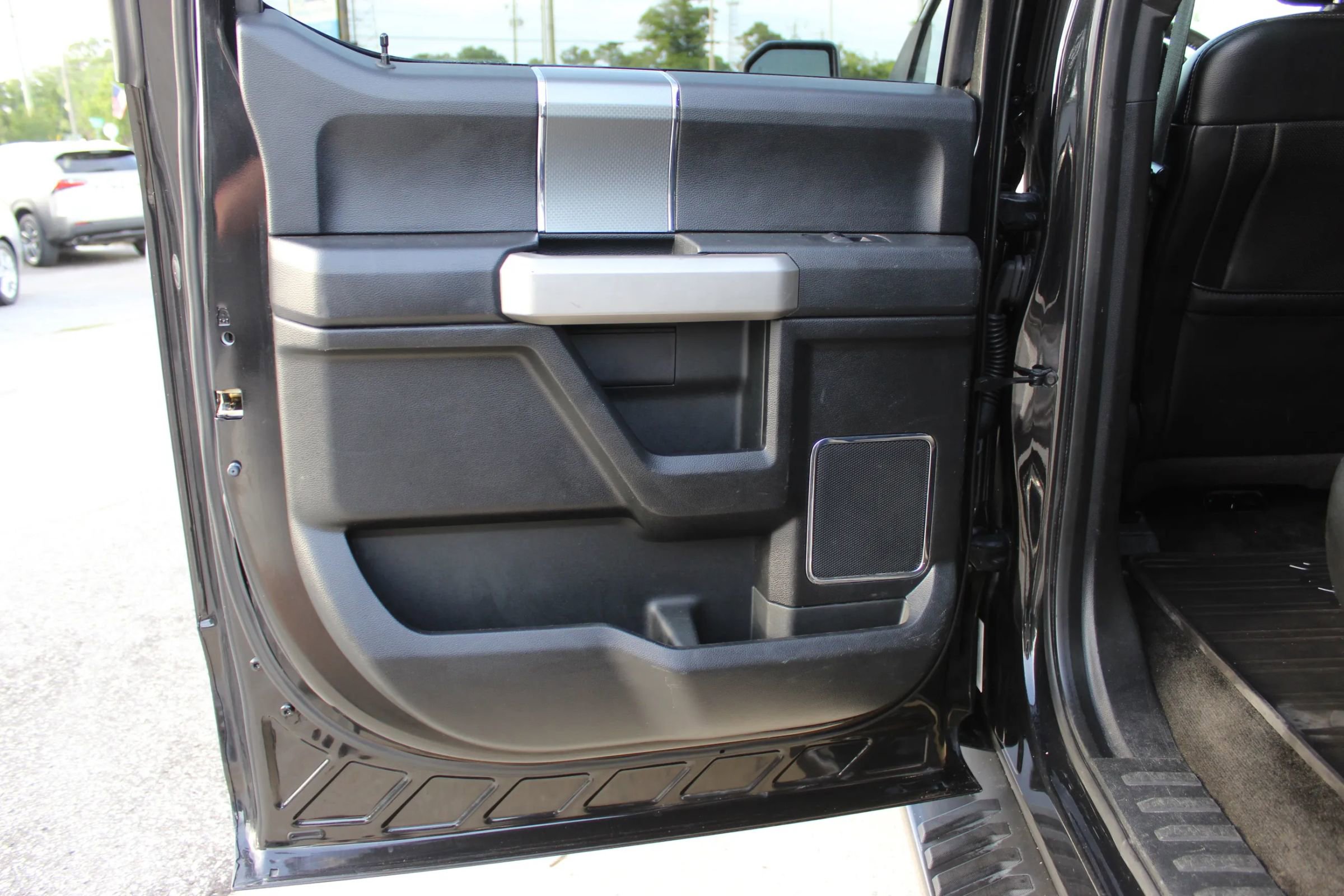 Used 2015 Ford F150 Lariat w/ Equipment Group 501A Mid AWD/4WD image 20