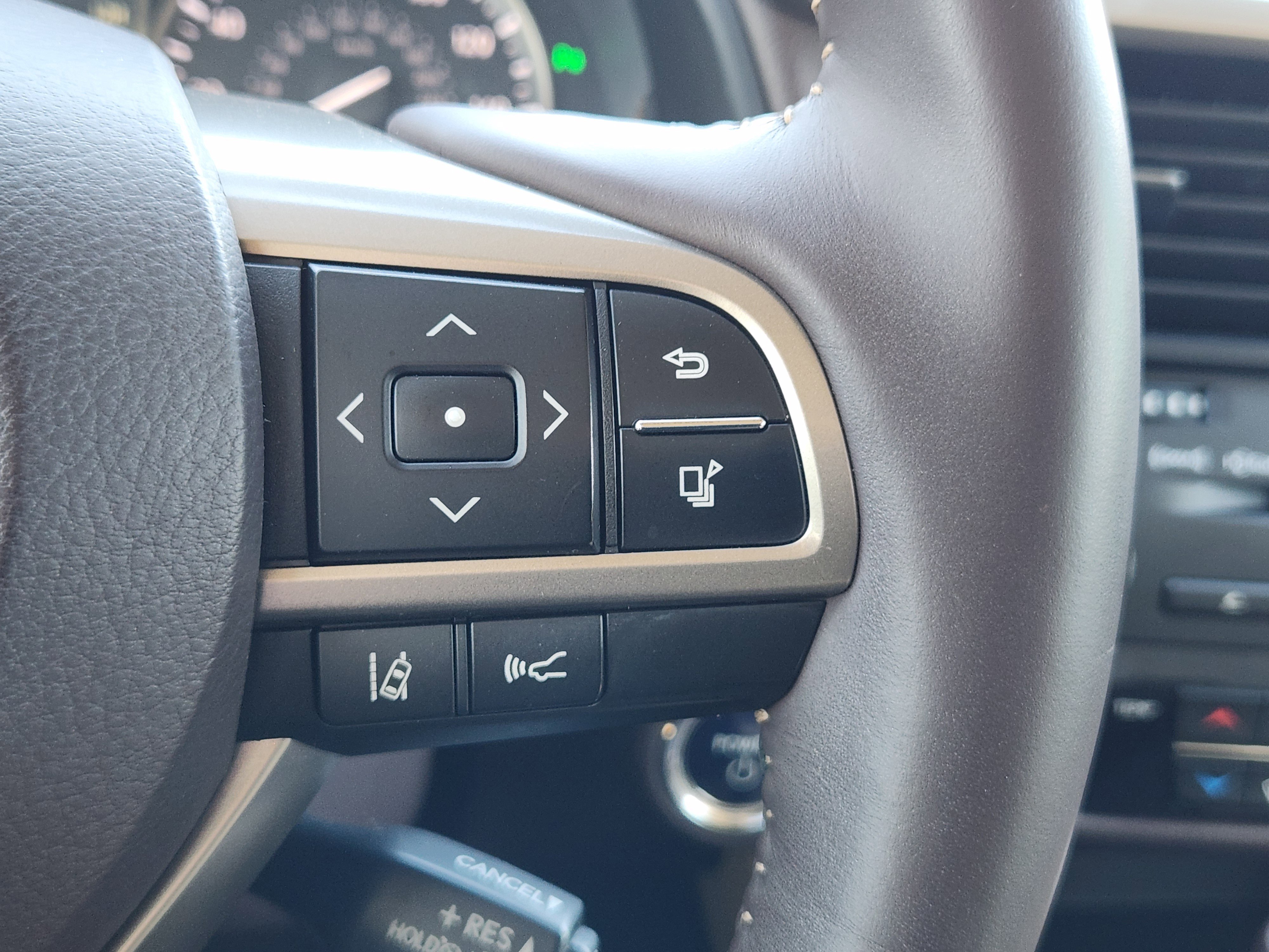 Used 2017 Lexus RX 450h AWD image 38