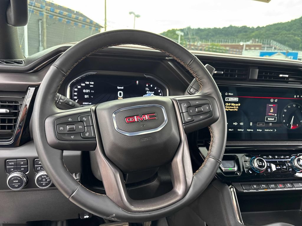 Used 2025 GMC Sierra 2500 AT4 AWD/4WD image 10