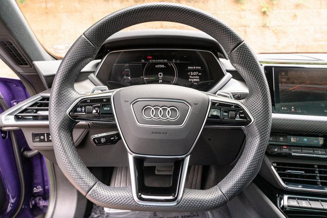 Used 2023 Audi e-tron GT Prestige image 15
