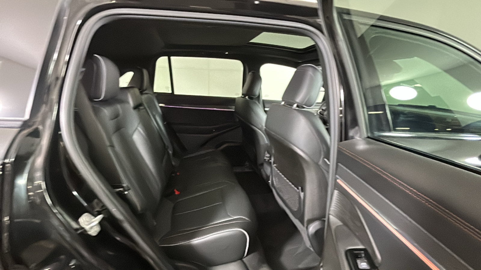 Used 2025 Jeep Wagoneer S Limited AWD/4WD image 35