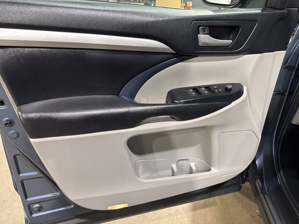 Used 2017 Toyota Highlander XLE image 15