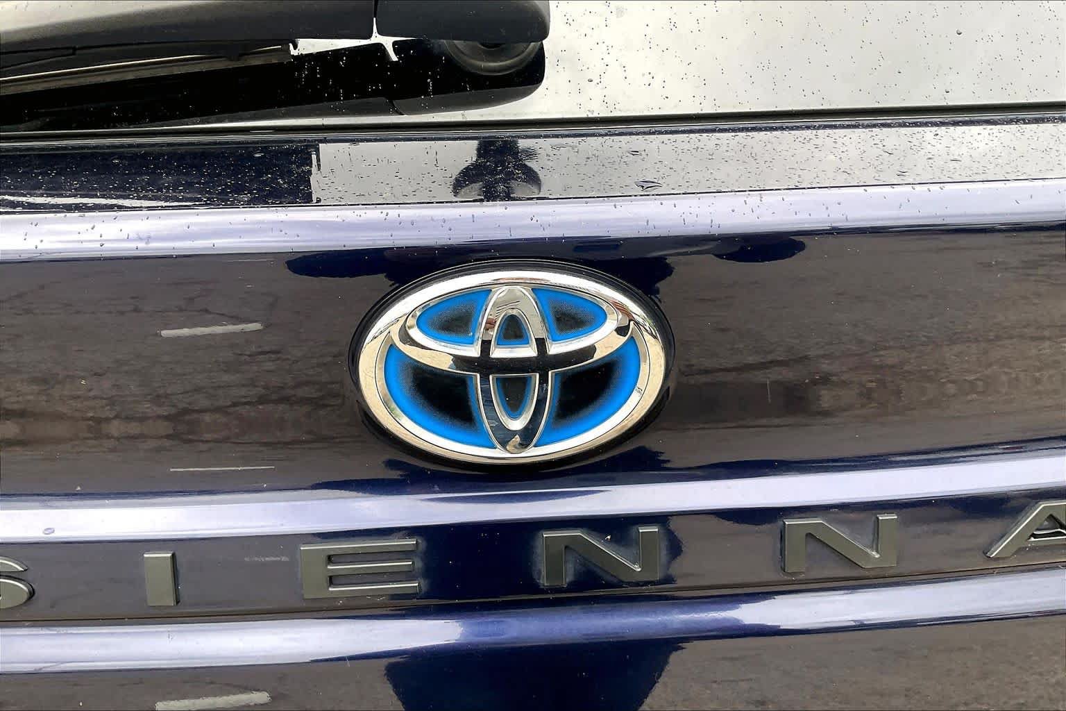 Used 2025 Toyota Sienna XLE FWD image 30